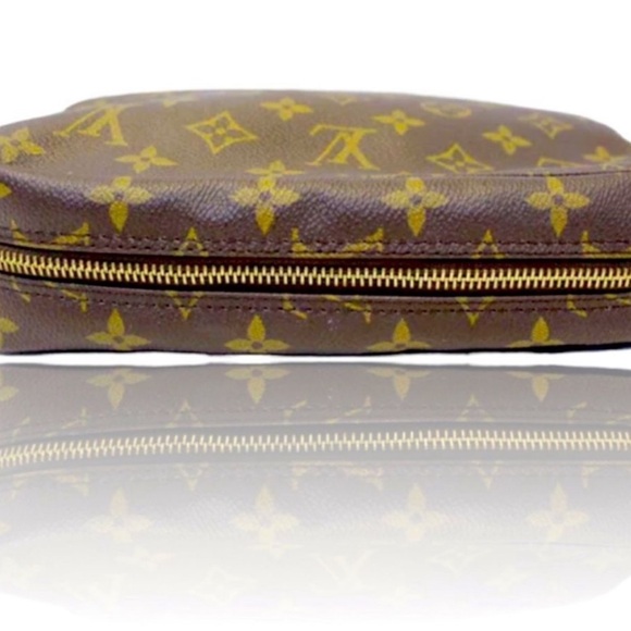 Louis Vuitton Handbags - Louis Vuitton Trousse 23 Unisex 
Brown Monogram canvas Cosmetic Bag